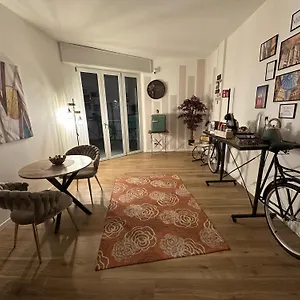 Brera A 500 Mt Da San Siro Milano